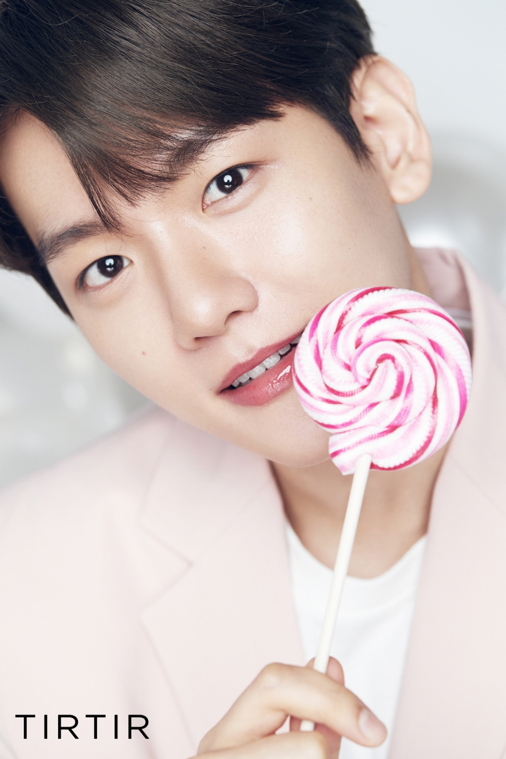 티르티르x백현, ‘조이 오브 저니 메이크업 키트’ 출시