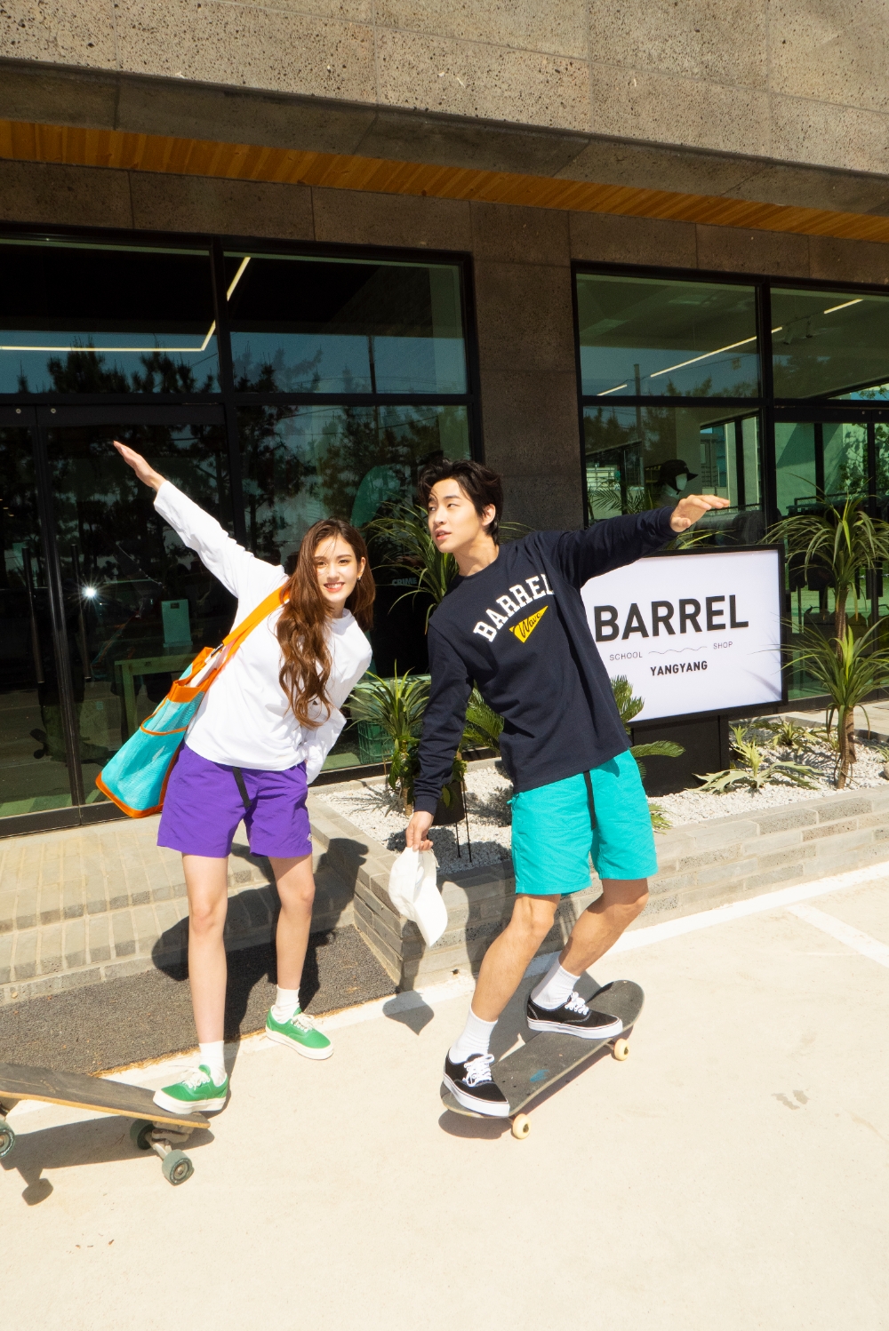 2020 배럴 프렌즈, 전소미X헨리와 함께한 ‘DO BARREL’ 여름 화보 공개