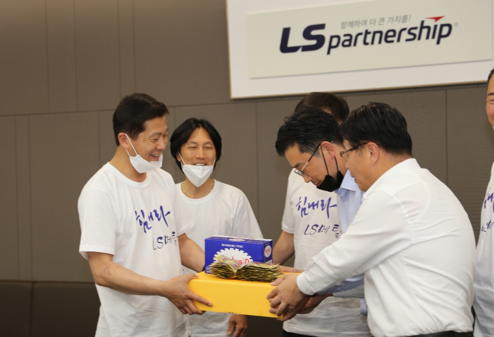 LS메탈 노조, 영업사원에게 “힘내라“ 깜짝 이벤트