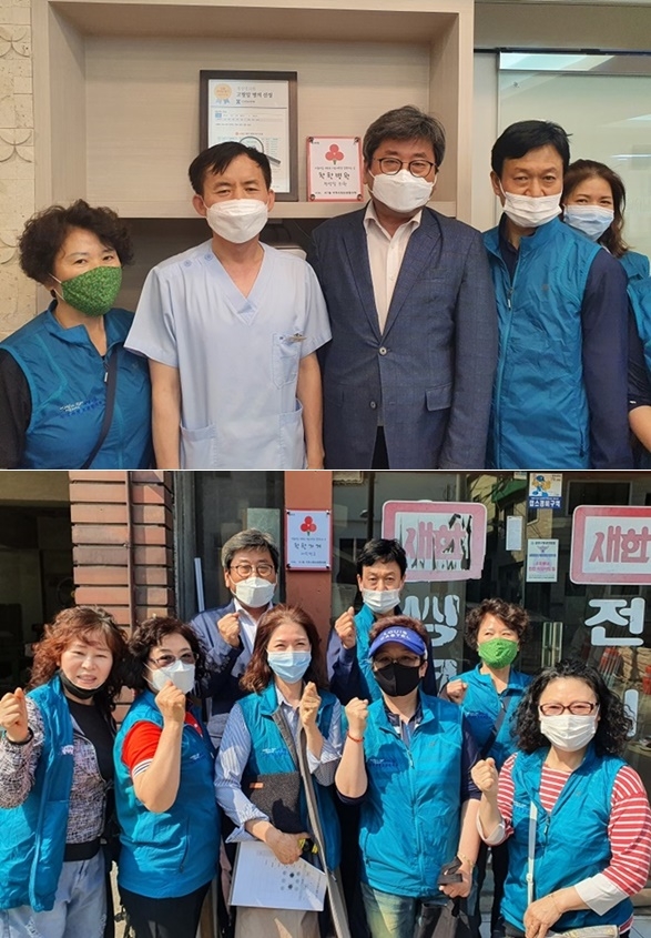 착한가게 1호점 정성일 의원, 착한가게 2호점 새한씽크가 현판식을 갖고 기념촬영.(사진제공=부산금정구)