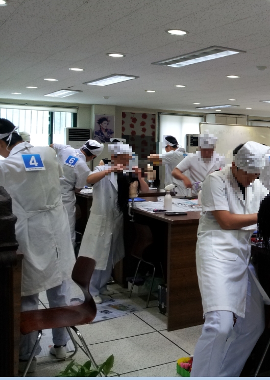 헤어디자인반 미용사(일반) 실기시험 모습.(제공=부산소년원)