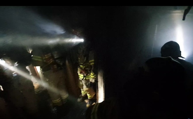 6월 7일 오전 1시 44분경 부산 연제구 한 주택 화재현장.(사진=부산소방재난본부)