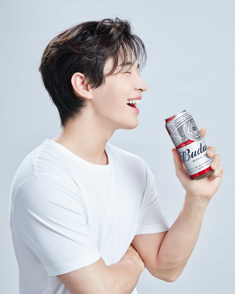 버드와이저, 신규 광고 캠페인 모델로 가수 헨리 발탁