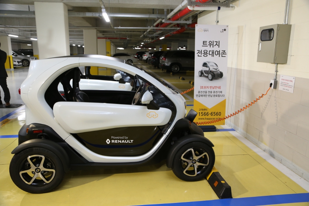 LH 공공임대주택에서 시행중인 LH 행복카 배치 모습.(사진=LH)