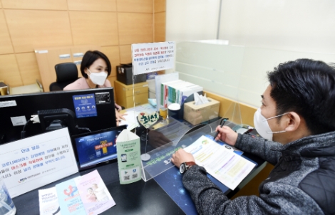 국민연금공단이 코로나19로 인한 연금보험료 완화 조치로 14만 5000명이 보험료 납부 부담을 덜어낸 것으로 확인됐다고 밝혔다. 사진=국민연금공단