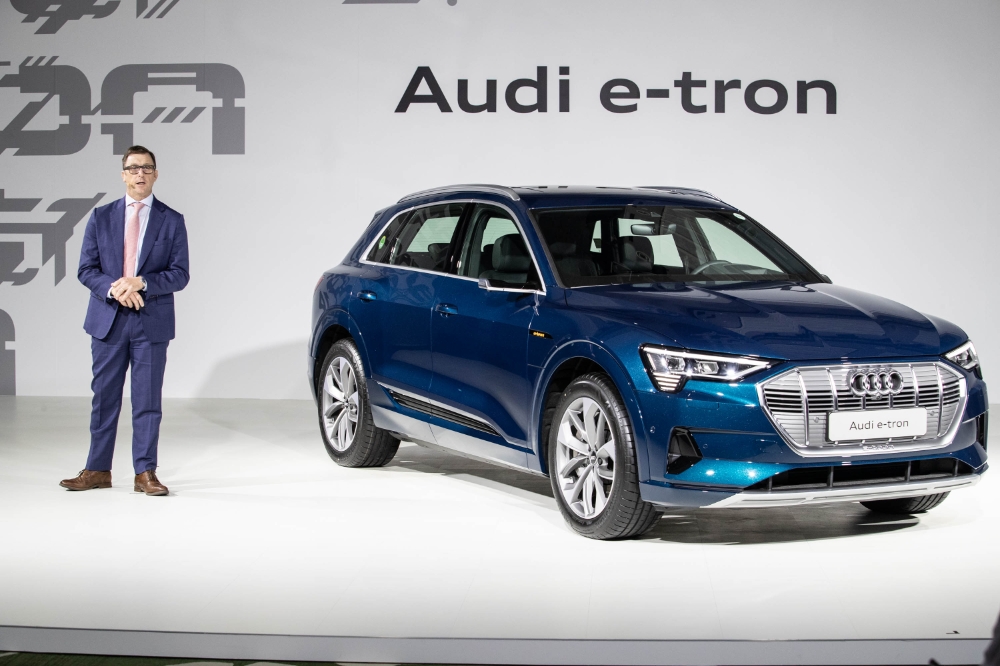 아우디폭스바겐코리아 아우디 부문 제프 매너링 사장이 e-트론 55 콰트로를 소개하고 있다.(사진=아우디코리아)