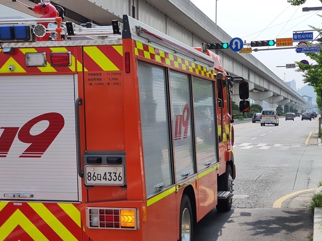 긴급차량이 교차로에 접근시 녹색신호 우선부여시스템.(사진제공=경남도)