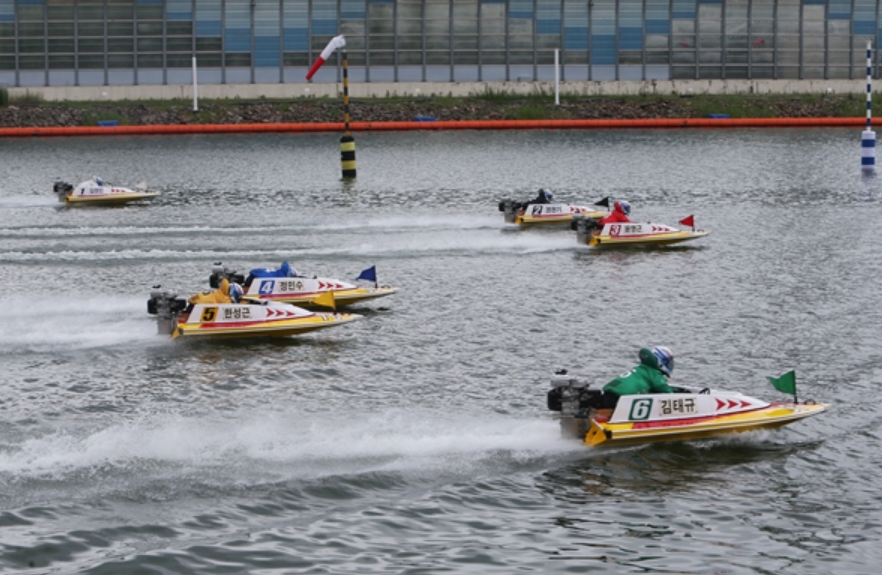 경정 선수들의 경기 모습. (사진=국민체육진흥공단)