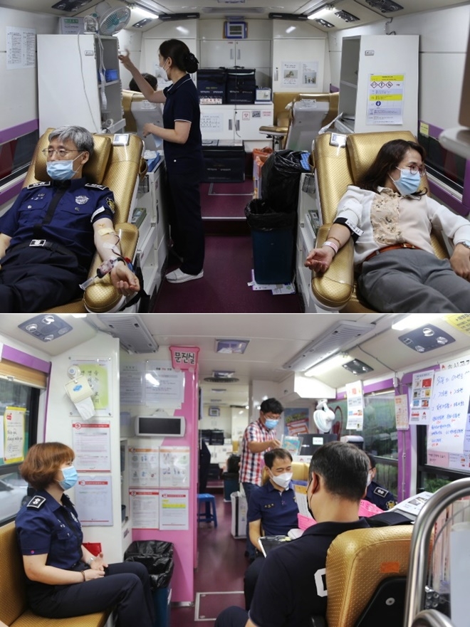 29일 유태오 소장을 비롯한 교정공무원 29명이 헌혈에 동참하고 있다.(사진제공=부산구치소)