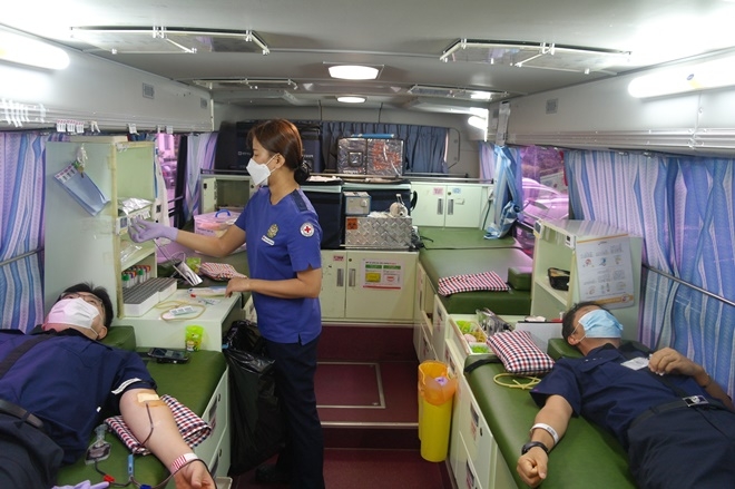 7월 30일 울산구치소 교정공무원들이 헌혈에 동참하고 있다.(사진제공=울산구치소)