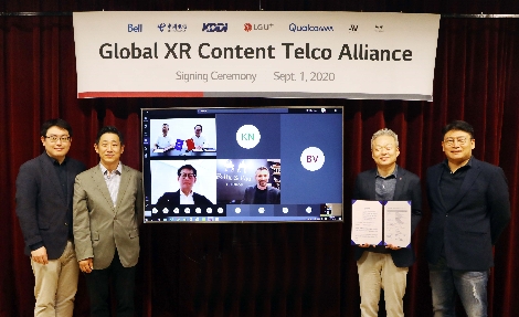 좌측부터 VR콘텐츠팀 신중경 팀장, 5G서비스그룹장 김준형 상무, FC부문장 이상민 부사장, AR VR서비스담당 최윤호 상무. 사진=LG유플러스