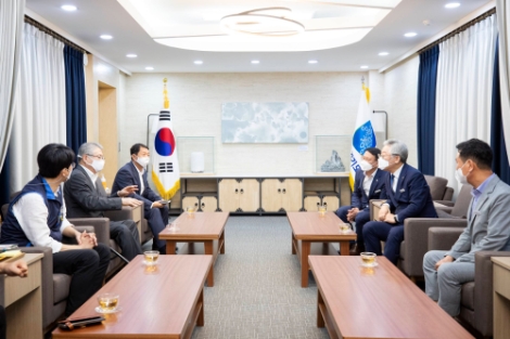 건보공단 노사, 경기도내 10개 공공병원에 코로나19 방역물품 지원