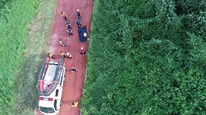 3일 오전 김시민대교 아래 익수자를 구조.(사진제공=진주소방서)