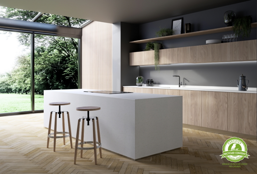 'SCS 재활용 원료 인증'을 획득한 인조대리석 '하이막스' 제품이 적용된 주방 공간.(사진=LG하우시스)