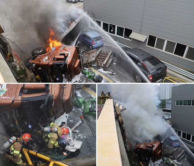 소방대가 차량화재를 진화하고 있다.(사진제공=울산소방본부)