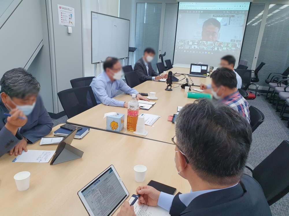 포스코건설 인프라사업본부의 태풍 `하이선` 관련 영상회의.(사진=포스코건설)