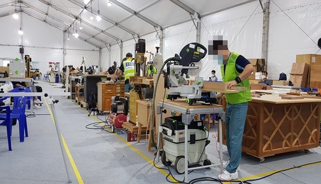 직업훈련생이 제55회 전국기능경기대회 실내장식 부문에서 은상을 수상.(사진제공=안동교도소)