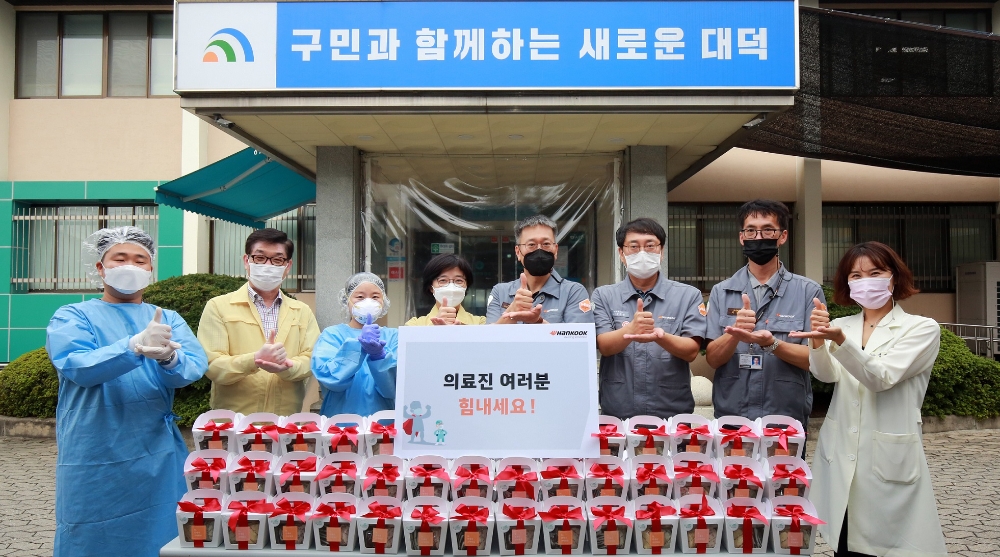 대덕구 의료진 간식 전달 모습.(사진=한국타이어)