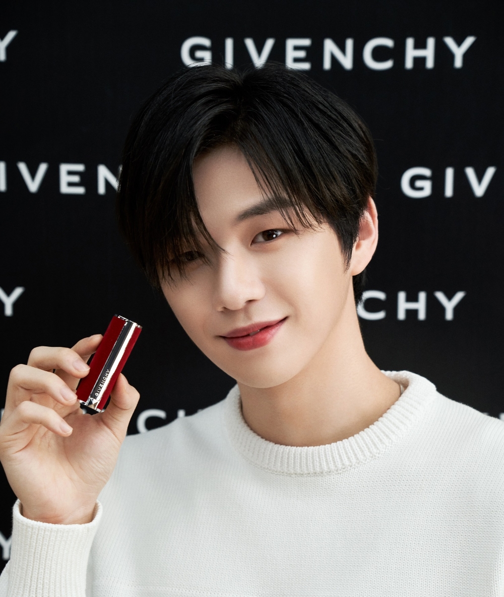 지방시 뷰티 X 강다니엘 영상통화 팬사인회 포토콜 현장 공개