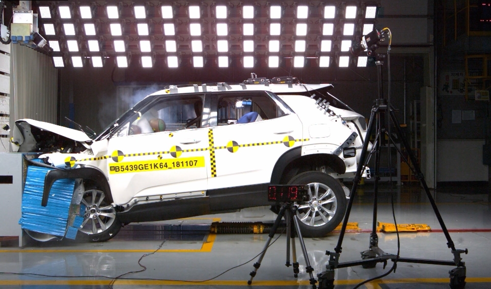 트레일블레이저 충돌 테스트 모습.(사진=한국지엠)