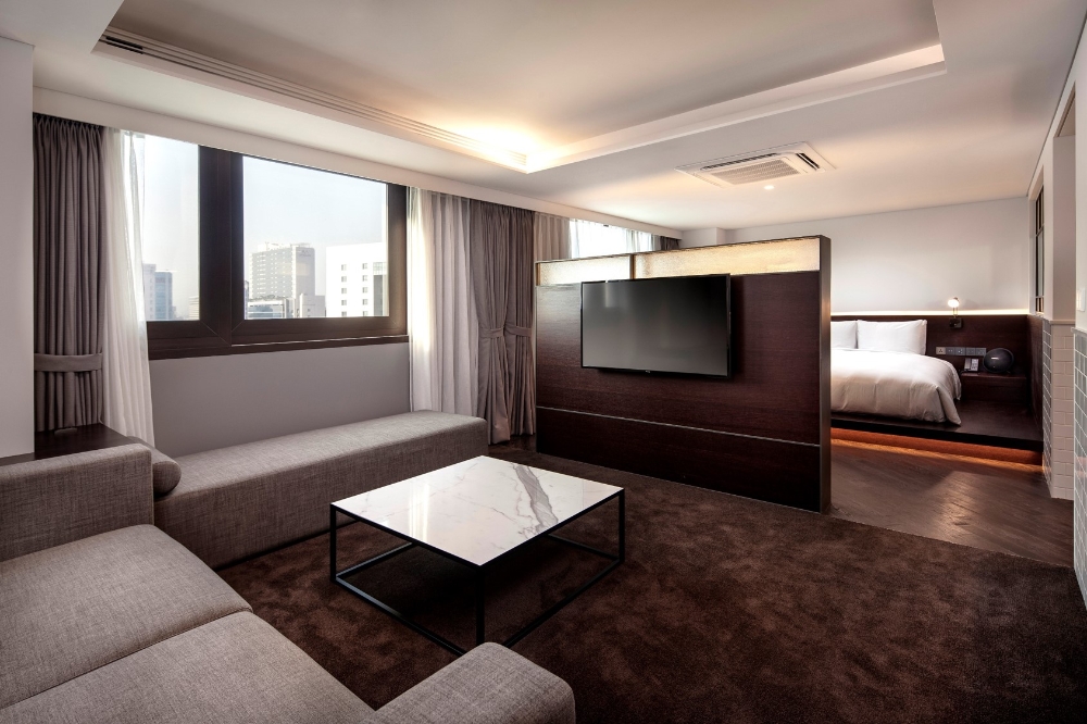 글래드 호텔 ‘와인x호캉스’ 패키지 출시