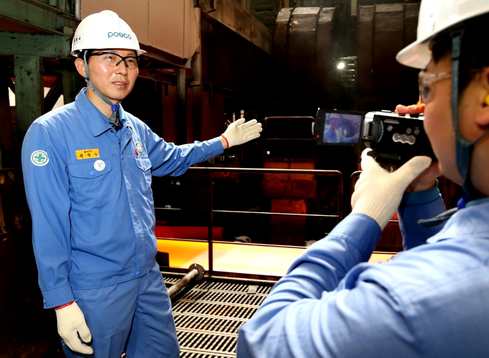 포스튜브 촬영 권영국 명장 현장.(사진=포스코)
