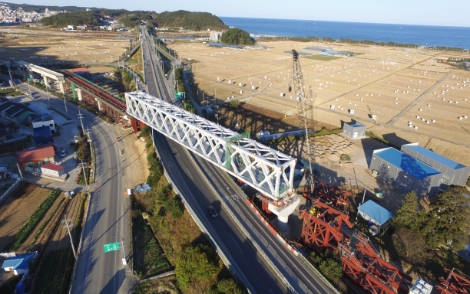 국가철도공단, 포항-삼척 철도건설 최장경간 교량 설치 완료
