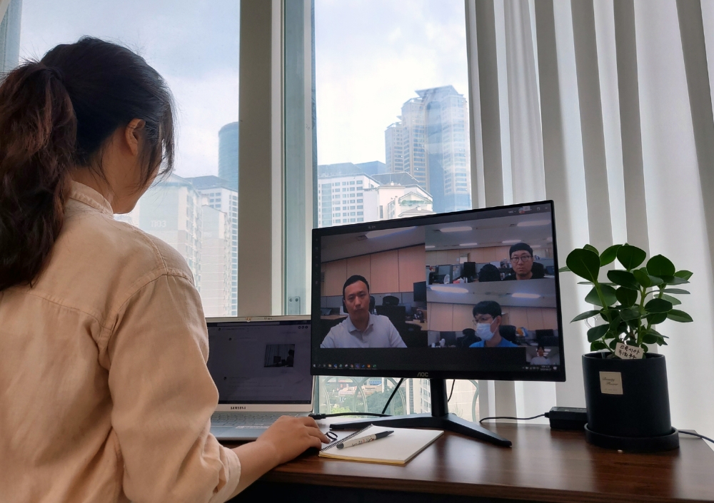 SK건설 구성원들이 M365의 팀즈(Teams)를 통해 화상회의를 하는 모습.(사진=SK건설)