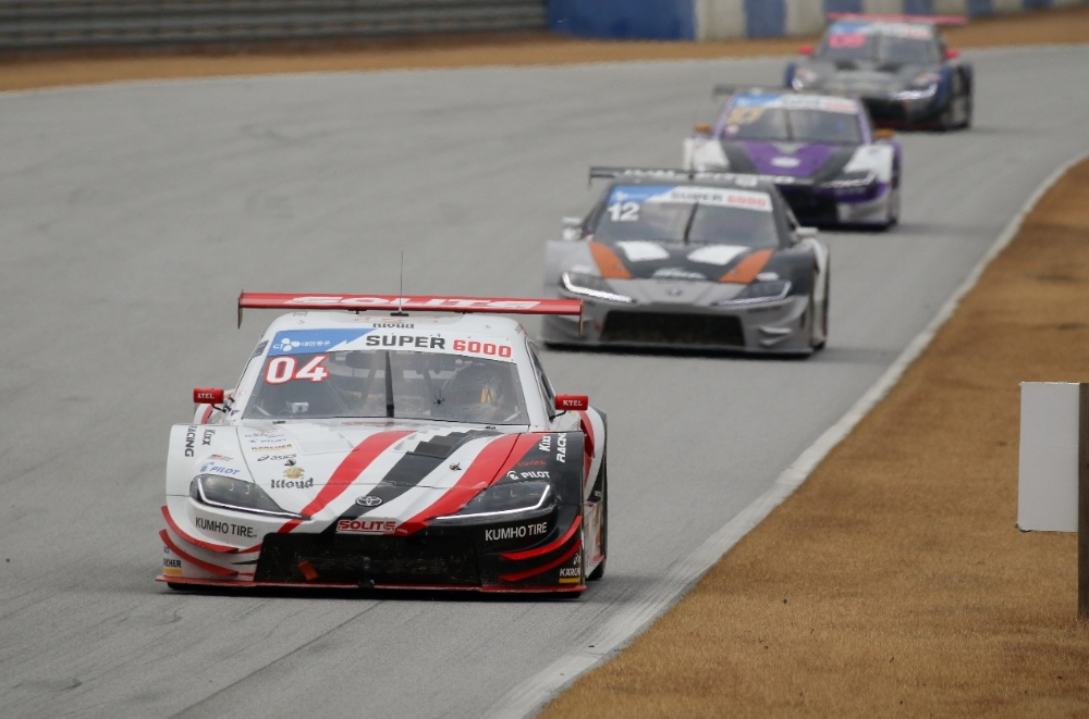 슈퍼6000 클래스 시즌 챔피언 정의철 선수 경기장면.(사진=금호타이어)