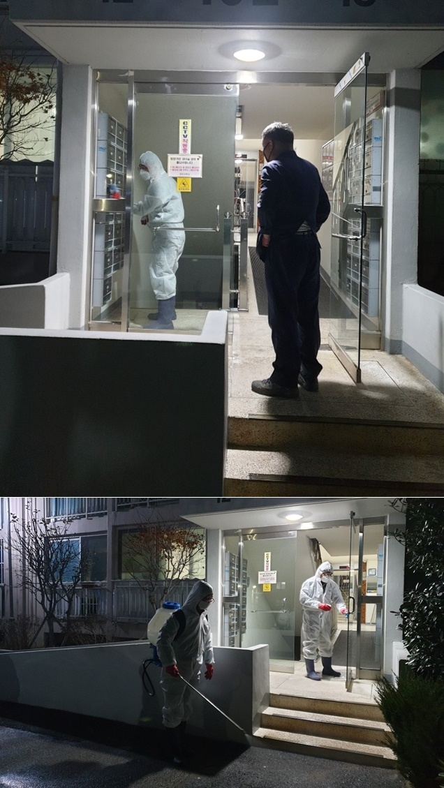 12월 6일 오후 7시 15분부터 기장군감염병방역단은 기장군수 지휘 하에 해외입국 신규확진자의 거주지 및 주변지역에 대해 집중방역을 실시하고 있다.(사진제공=부산 기장군)