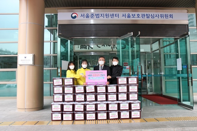 12월 10일 사단법인 한국나눔연맹 후원 사랑의 김장김치 전달식.(사진제공=서울준법지원센터)