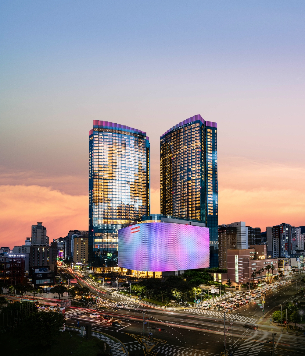 패션 전문쇼핑몰 HAN컬렉션 그랜드 오픈 전경. (사진= 롯데관광개발)