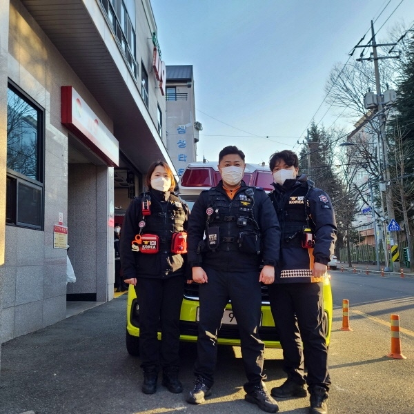 (사진왼쪽부터 백희선, 박상준, 박근노).(사진제공=진주소방서)