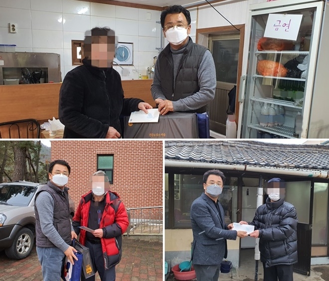 경주범피 김정석 사무처장이 범죄피해자가정에 위문금품을 전달하고 위로를 건네고 있다.(사잔제공=경주범죄피해자지원센터)