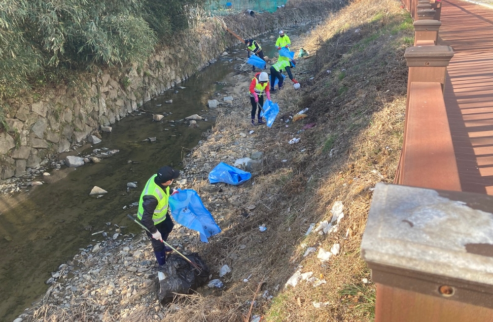 기장군 일광면_바로바로 환경정비 기동대 활동 모습.(사진제공=부산 기장군)