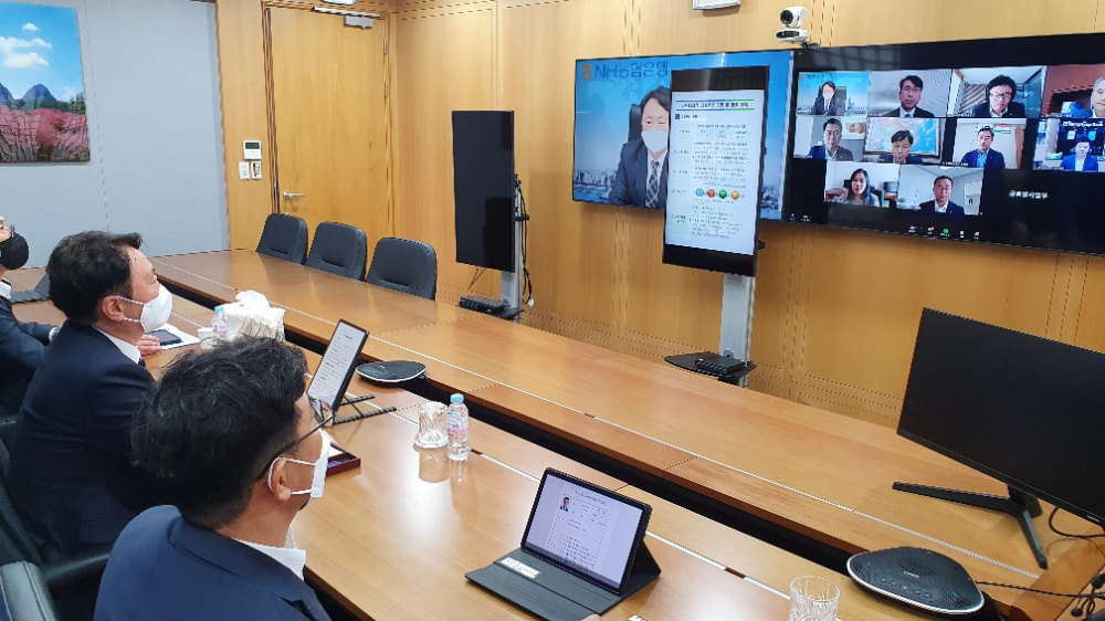 권준학 농협은행장, 해외 점포 현황 점검 화상회의