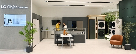 국내 백화점 내 LG전자 베스트샵 매장 가운데 가장 큰 규모인 서울 여의도의 더현대 서울점에 조성된 공간 인테리어 가전 'LG 오브제컬렉션' 체험존. 사진=LG전자