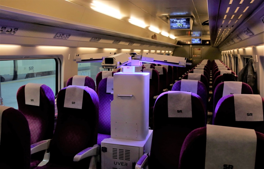 SRT 열차 내 방역로봇 투입 모습.(사진=SR)