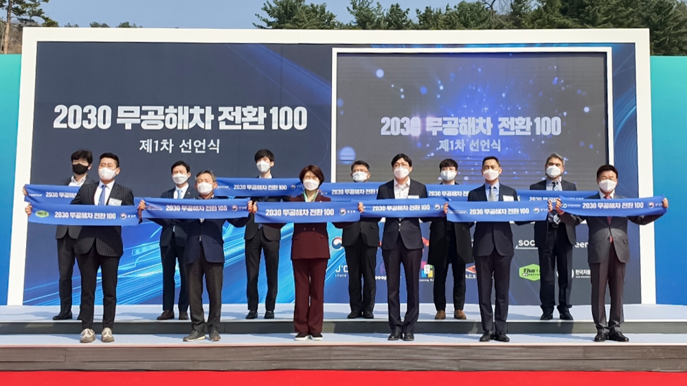 (2열 우측부터 세번째)김현수 SK렌터카 BM혁신본부장.(사진=SK렌터카)