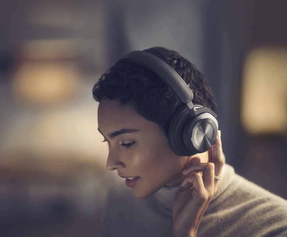 뱅앤올룹슨(Bang & Olufsen) 무선 헤드폰 ‘베오플레이 HX(Beoplay HX)’ 출시