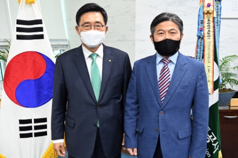 [포토] aT 김춘진 사장, 클러스터 입주 식품기업들 수출확대 지원