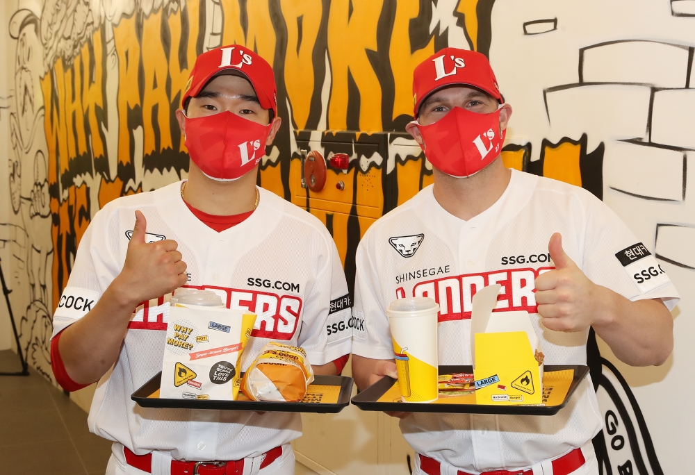 신세계푸드, 노브랜드 버거 100호점 ‘SSG랜더스필드점’ 오픈