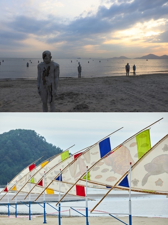다대포해수욕장에서 열린 2019바다미술제 출품작 이승수 '어디로 가야하는가'/2019바다미술제 출품작 카불&민티오 '바다가 조각나듯'.(출처 부산비엔날레 홈페이지)