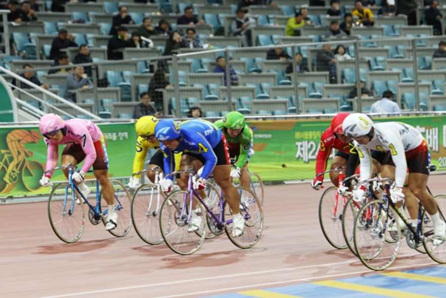 경륜 선수들의 경기 모습. (사진=국민체육진흥공단)