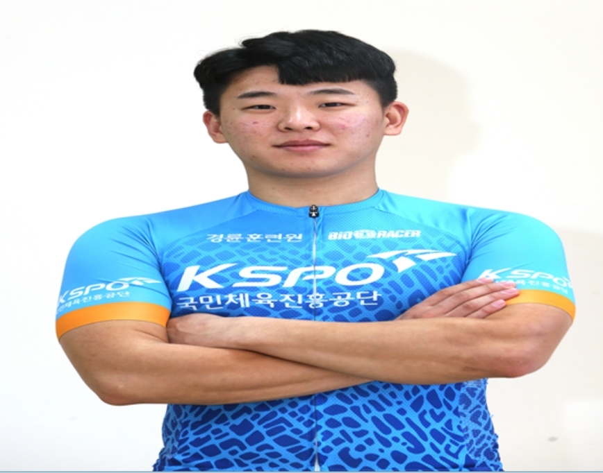 25기 신인선수들이 선행 일변도 전법에서 변신하며 파란을 일으키고 있다. 자력 승부가 80%에 달했던 김호진 선수(사진)가 지난 5일 추입으로 우수급 승급 후 첫 승을 기록했다.(사진=국민체육진흥공단)