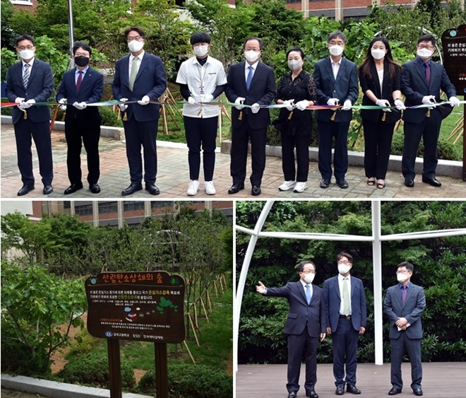 김석준 부산 교육감이 ‘2021 금곡고등학교 명상숲 완공식’에서 축사와 테이프 커팅을 한 후 명상숲을 둘러보고 있다. (사진제공=부산교육청)