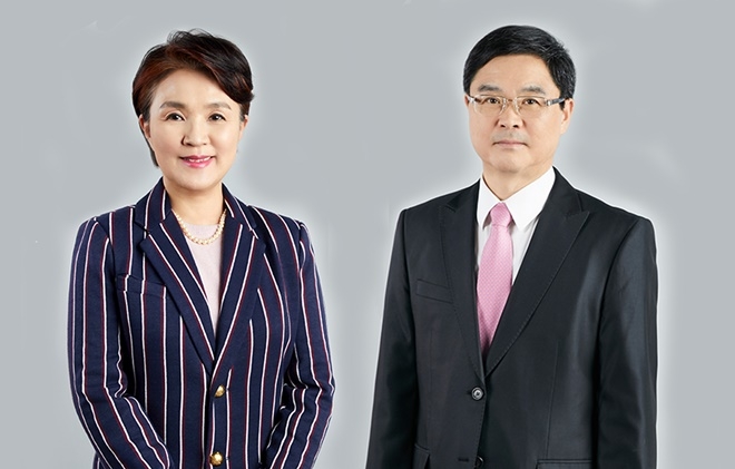 대표변호사로 재선임된 강금실 변호사, 윤기원 변호사.(사진제공=법무법인 원)