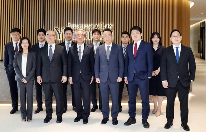 율촌 이디스커버리센터 구성원들.(사진제공=율촌)