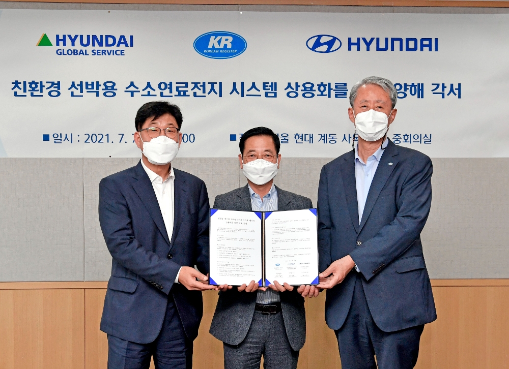 (왼쪽부터) 이기동 현대글로벌서비스 대표이사, 김세훈 현대자동차 연료전지사업부 부사장, 이형철 한국선급 회장.(사진=현대자동차)