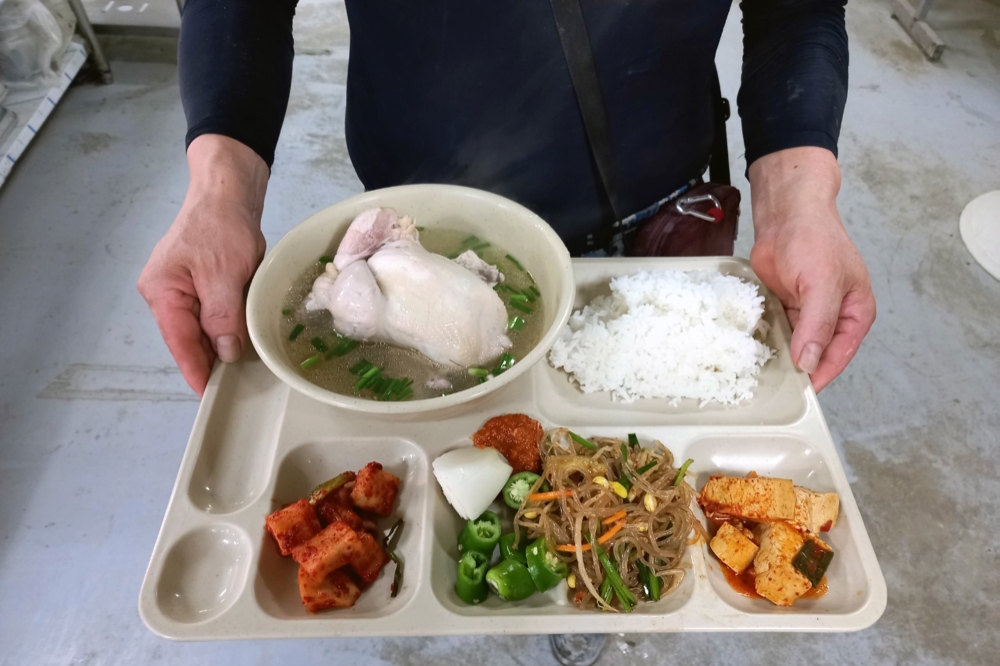 호반그룹 건설계열 복날 삼계탕 제공.(사진=호반건설)